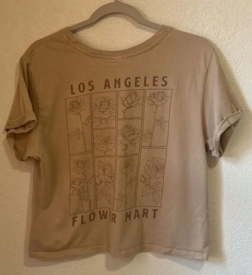 Vibe N' Los Angeles Flower Mart Crop Tee - Sand - L - 100% Cotton - Made in Indi